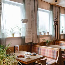 Renovierung des Cafés in Niederndorf im Retro-Design